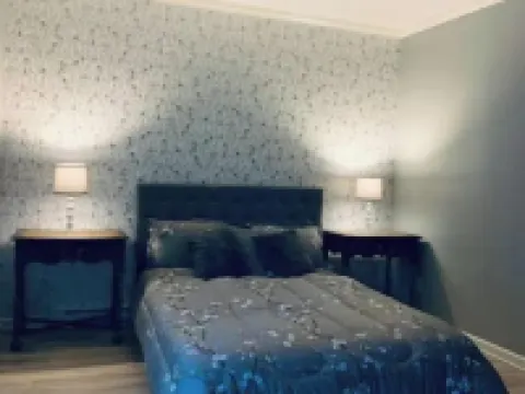 HOT TUB & New Stylish Saratoga County Efficiency Hotels in Halfmoon