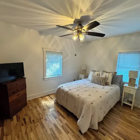 Charming 2-bedroom house in Clemson 4mi. from Death Valley and 1mi. from Mac's