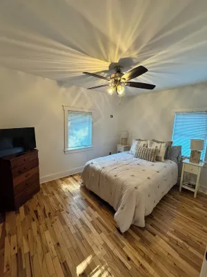 Charming 2-bedroom house in Clemson 4mi. from Death Valley and 1mi. from Mac's