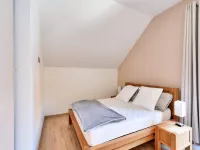 Apartment in Vars with Mountain Views & Pool - Parvekkeita
