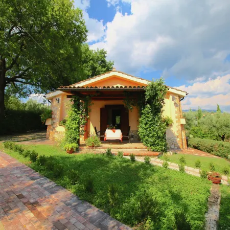 Holiday Home in Sabina with Saltwater Pool