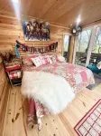 New Private Quiet Cabin~Mountain Forest View~Hot Tub~3 King Beds~Fire Pit~1 Acre