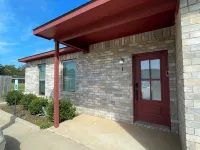 Charming 2-bedroom apartment in Lindale Hotels in Lindale