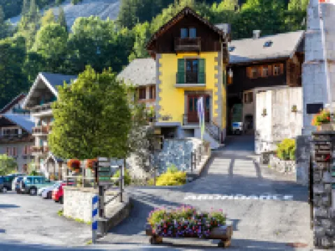 Charming Alps Apartment Hotels in Abondance