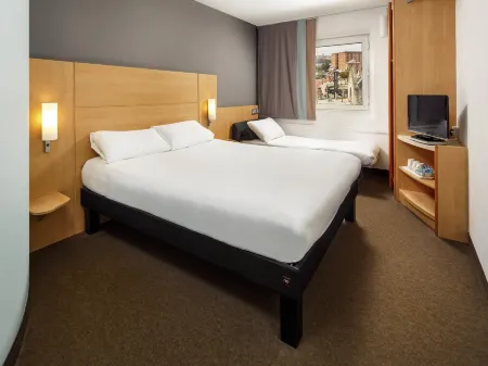 Ibis Liverpool Centre Albert Dock - Liverpool One Отели рядом со станцией Pier Head