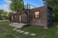 The Honeycomb-Tiny Container Home 12 Min. to Magnolia/Baylor Hotels in China Spring