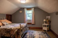 Charming 2-bedroom house in rural Sigel Pa close to state parks