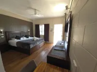 Colonial Rose Motel Hotels in Garbutt