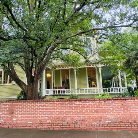 Rothschild-Pound House Inn