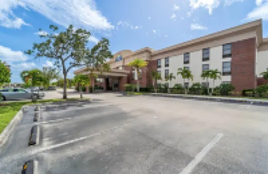 Days Inn & Suites by Wyndham Fort Myers Near JetBlue Park