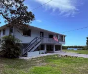 Waterfront Retreat Ozello/Crystal River secluded Stilt House with panoramic view 7 마일 루프 트레일헤드 크리스털 리버 프리저브 주립공원 주변 호텔