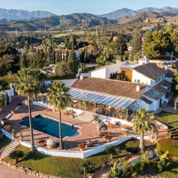 Cortijo Boutique Marbella Hotels near Puerto Cabopino beach & marina