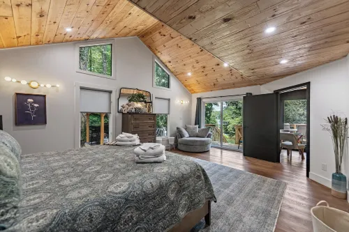 Blue Ridge Lake Home w/ Hot Tub in Morganton! - Boutique