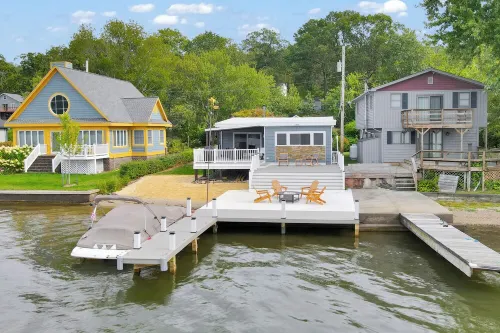 Lakefront Haven • Private Beach • Dock • Fire Pit • Game Room • Boat Rental