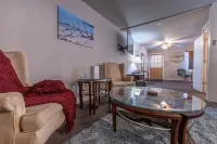 Driftwood Suite at Lake Sometimes Hotels in Nicholas County