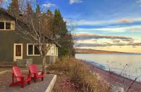 Timber-frame Beach Chalet on Lake Superior between Lutsen and Grand Marais