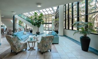 Phoenix on the Bay by Brett Robinson Vacations