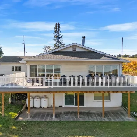 Panoramic Lake View Retreat with Firepit! Centrally Located on Wine Trail!