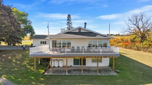 Panoramic Lake View Retreat with Firepit! Centrally Located on Wine Trail!