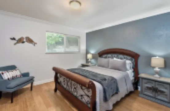 Villa Vino! Spacious 6Bd + Hot Tub in Wine Country