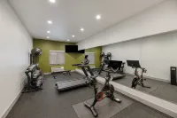 Spark by Hilton Midland South - Gym