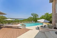 Lake Travis Oasis, Pool, Hot Tub, Lake Views, Near Marinas & Austin! - Pools