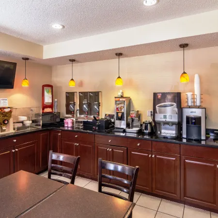 Red Carpet Inn Norwalk