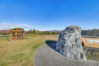 Newcomb Retreat w/ Mountain Views & Fire Pit! - Country Houses