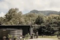 Contained in Nimbin Accommodation - parking