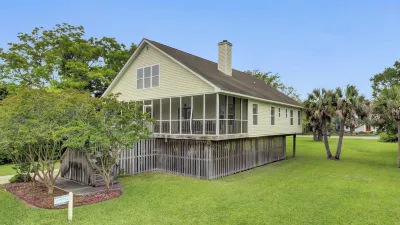 Ion by Avantstay Walk to Beach, Dining, Shopping Central Location Deck Hotels near Fort Sumter and Fort Moultrie National Historical Park