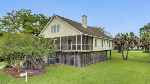 아방스테이의 이온, 해변, 식당, 쇼핑 중심지로 걷기, 데크