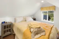 Cozy Ferndale Studio on 20-Acre Working Farm!