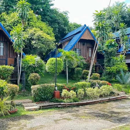 Banphu Montalang Resort Отели рядом с достопримечательностью «Храм Чонг Кум»