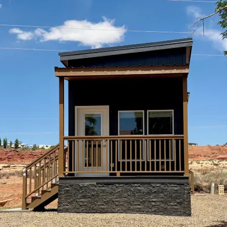 Cozy Tiny Home 2 King Room Sleeps 4