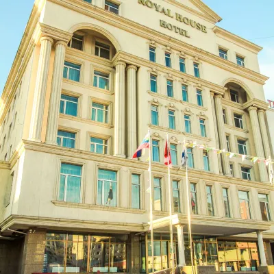Royal House Hotel 2 Отели рядом с достопримечательностью «Баянгол»