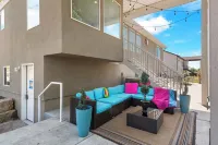 Entire Home, Sleeps 18, Private Outdoor Hot Tub, Pool Table, Near Ski Resorts Hotels in West Haven