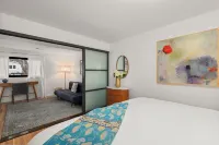 Gorgeous Modern Zen Retreat Home - 4Br with Hot Tub, Close Hiking Trails