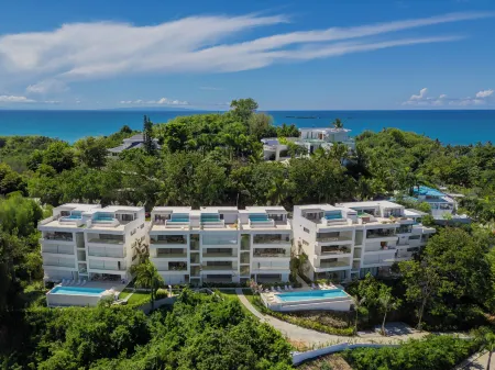 Luxury Hills Aparthotel