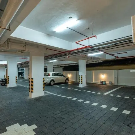 Saravana Grand Suites – A Unit of Saravana Bhavan Veg Tables Kochi Отели рядом с достопримечательностью «Остров Болгатти»