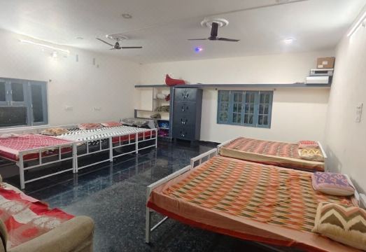 로한스 팜스테이의 넓은 자연 풍경