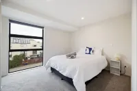 Modern & Spacious in Central CHCH-Unit 3
