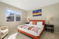 Windshire Retreat Pool, Garage & Pet-friendly Hotels in Windsor