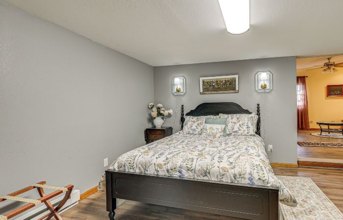1 Mi to Main St! Family Farmhouse in West Unity