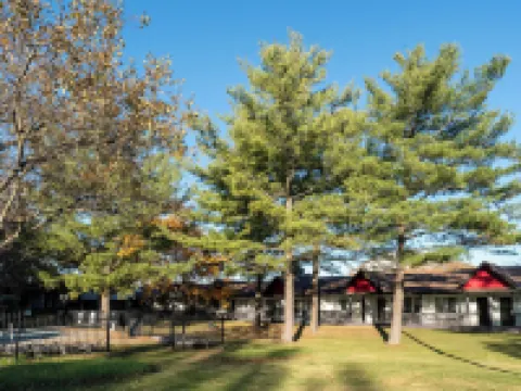 Super 8 by Wyndham Gananoque Country Squire Resort Hotels in Gananoque