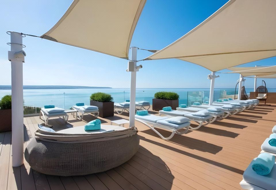 Iberostar Selection의 럭셔리한 로비 또는 수영장