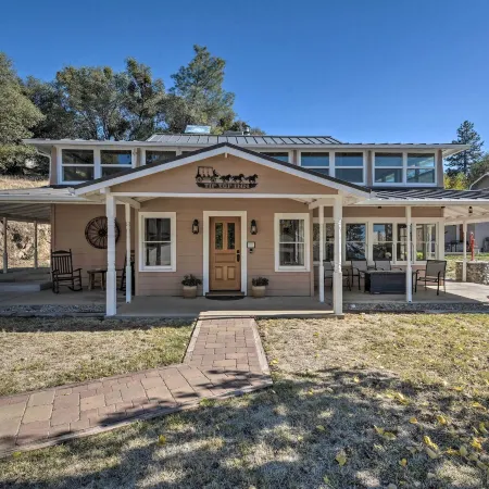 Historic Mariposa Stagecoach Stop w/ Gas Fire Pit!