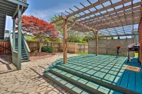Coastal Abode w/ Beach Views, Walk to Beach & Bars - balcony
