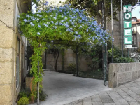 Hotel Toural Hotels near Guimarães Castle