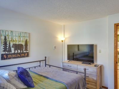 Mountainside Paradise: Ski-in/Ski-Out Resort Condo