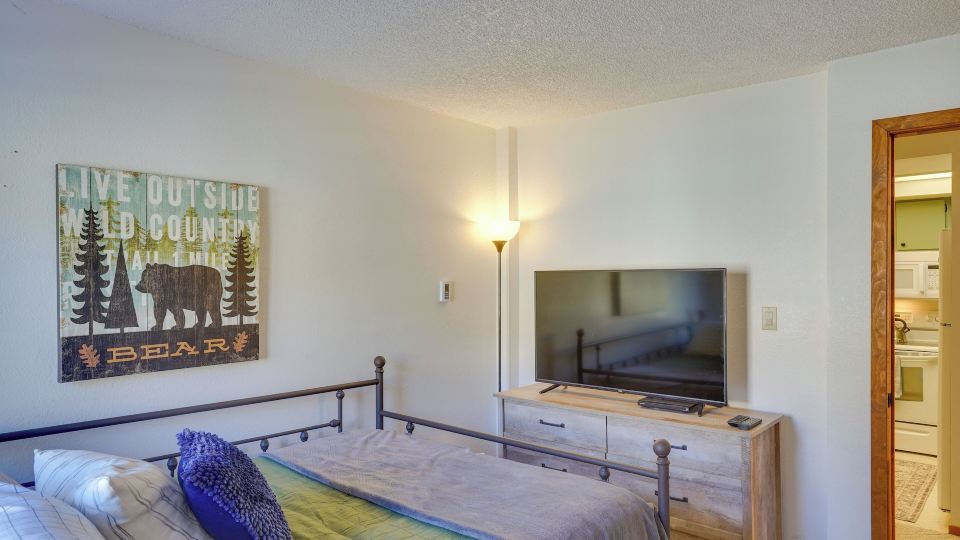 Mountainside Paradise: Ski-in/Ski-Out Resort Condo